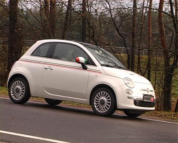 Fiat 500 против практичного Suzuki Splash
