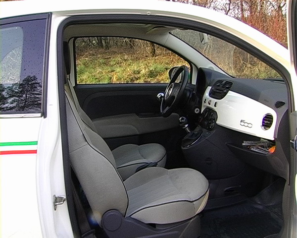 Fiat 500 против практичного Suzuki Splash