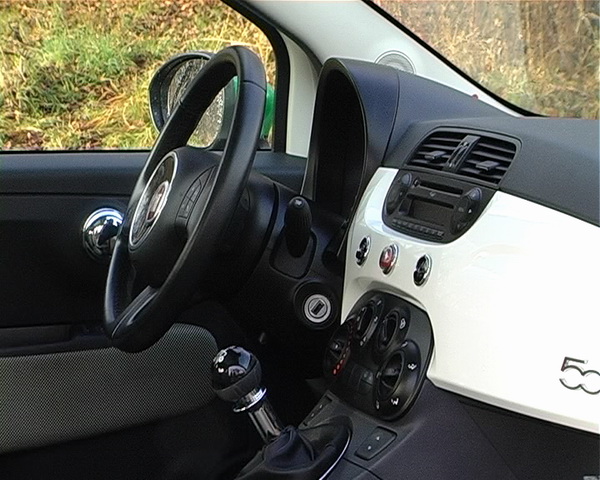 Fiat 500 против практичного Suzuki Splash