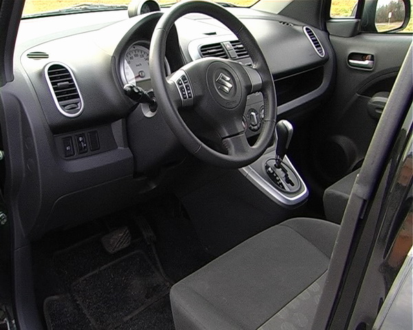 Fiat 500 против практичного Suzuki Splash