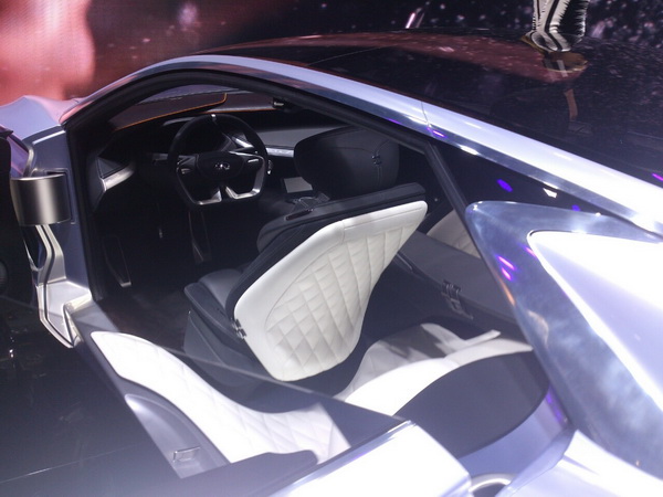 Infiniti Q80