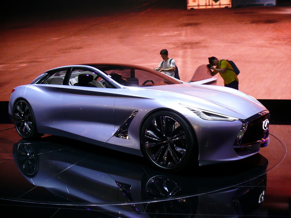 Infiniti Q80