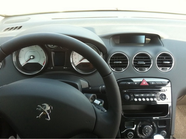 Peugeot 408