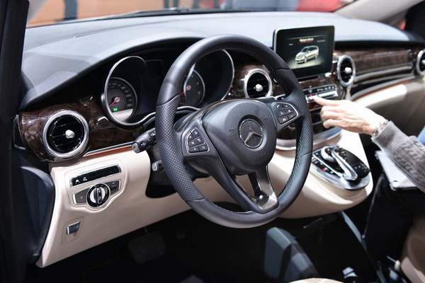 Mercedes-Benz V-class