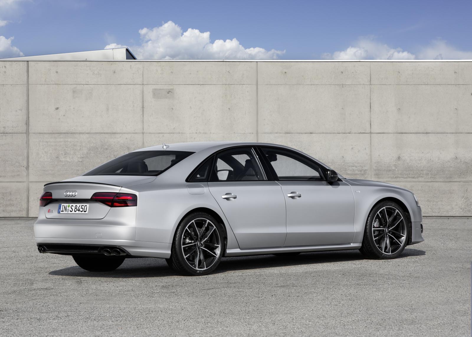 Ауди S8 плюс