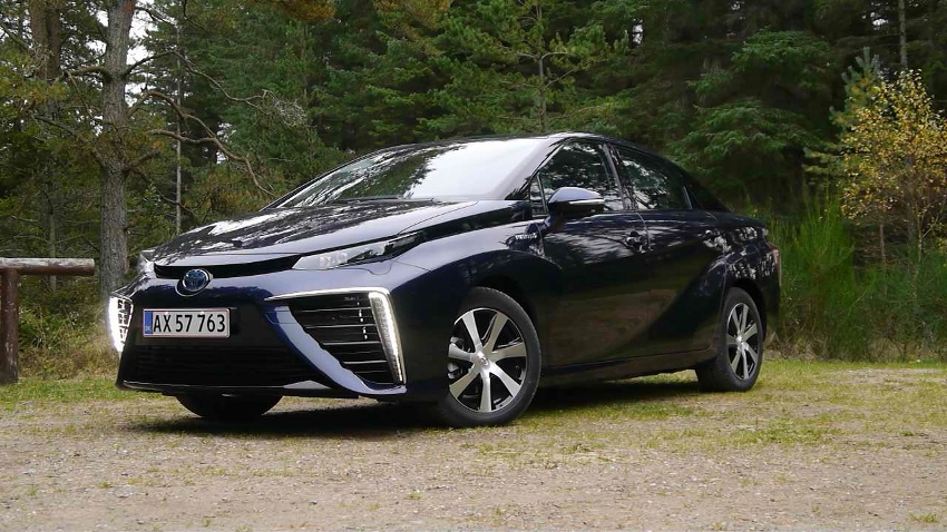 Toyota MIRAI 2015