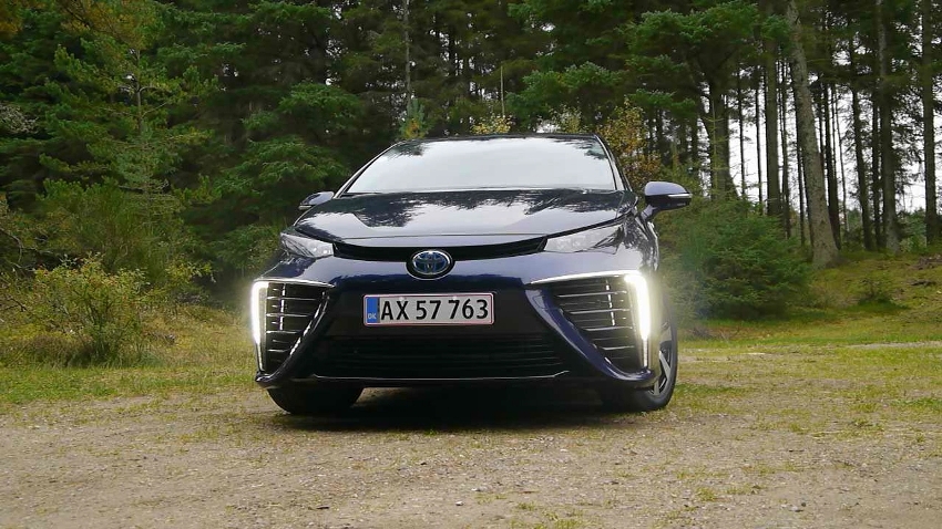 Toyota MIRAI 2015