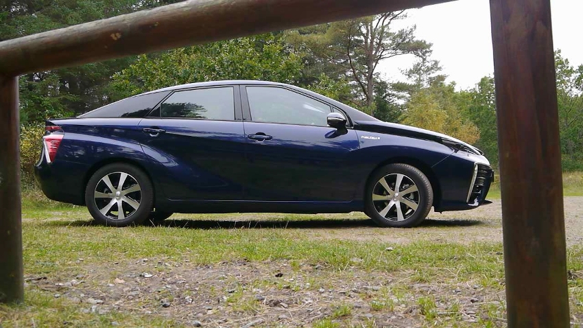 Toyota MIRAI 2015