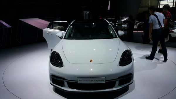 Porsche Panamera 4 E-Hybrid